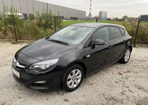 samochody osobowe Opel Astra cena 37999 przebieg: 173000, rok produkcji 2015 z Rumia